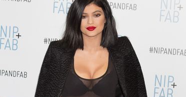 17-letnia Kylie Jenner eksponuje biust