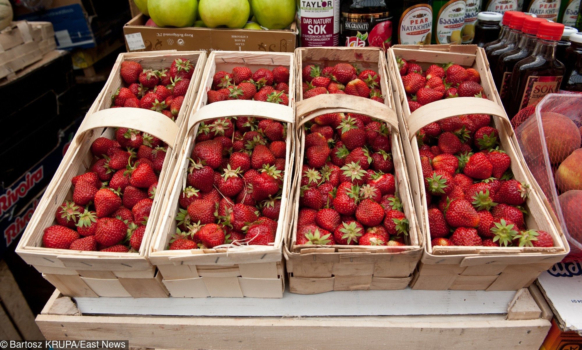 Uważaj, na pierwsze zakupy truskawek lepiej wziąć pełen portfel. 