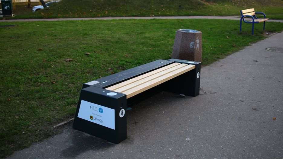 Inteligentne ławki już zdewastowane