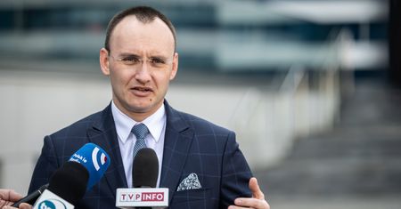 Oburzenie po słowach Rzecznika Praw Dziecka. Mikołaj Pawlak: trzeba rozróżniać klaps od bicia