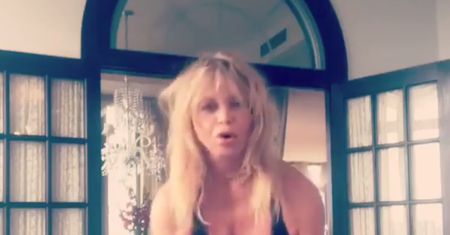 Szalony taniec Goldie Hawn. Fani: "Co ona piła?"