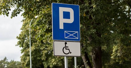 Awantura w Zgierzu. Sąsiadka postawi parkomat i będzie kasować za parking