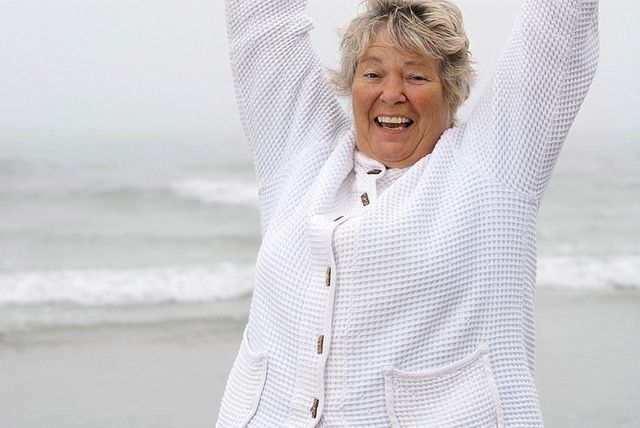 U kobiet po menopauzie stawy mogą boleć, a nawet puchnąć