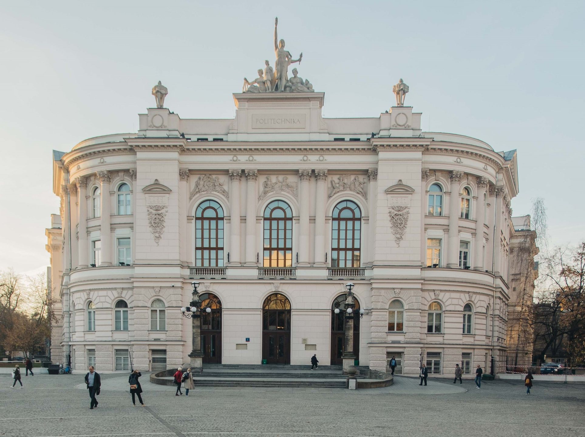 Politechnika Warszawska obecnie
