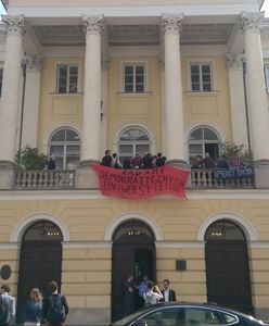 Studenci UW protestują przeciw reformie Gowina. Okupują balkon rektora