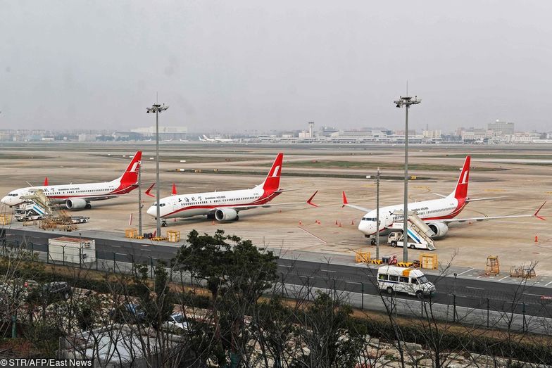 Na zdjęciu uziemione Boeingi 737 MAX 8 należące do chińskich linii Shanghai Airlines. 