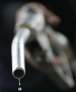 Kradną tablice a potem tankują