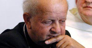 Kard. Dziwisz: współpracujący księża, przyznajcie się!