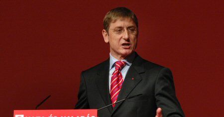 Węgierscy socjaliści murem za Gyurscanym