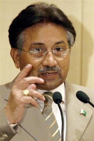 Musharraf: USA groziły zbombardowaniem Pakistanu po 11 września