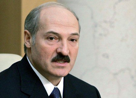 Łukaszenko wyrzuca duchownych