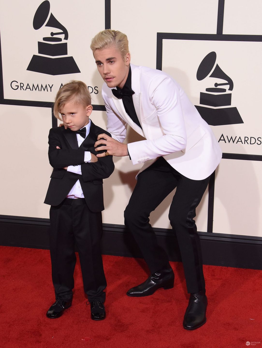 Justin Bieber i jego brat Jaxon na Grammy 2016