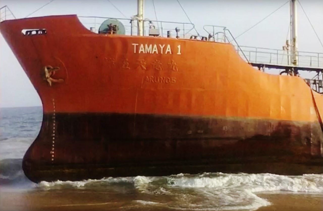 Tajemniczy statek widmo wyrzucony na brzeg. Ani śladu załogi