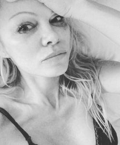 Roznegliżowane fotki i zapłakana Pamela Anderson. Gwiazdy żegnają Hugh Hefnera