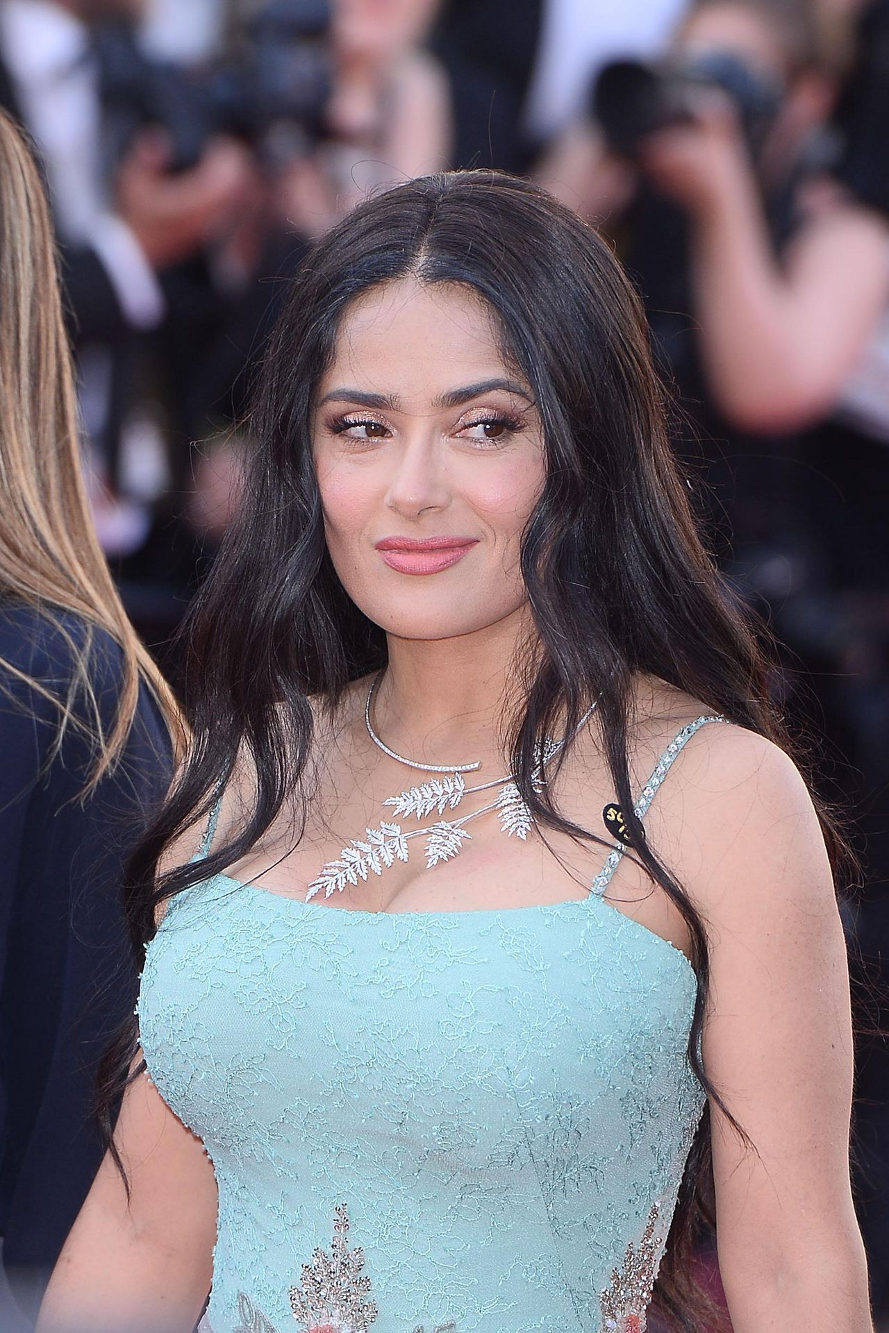 Salma Hayek w kostiumie kąpielowym. Wygląda fenomenalnie