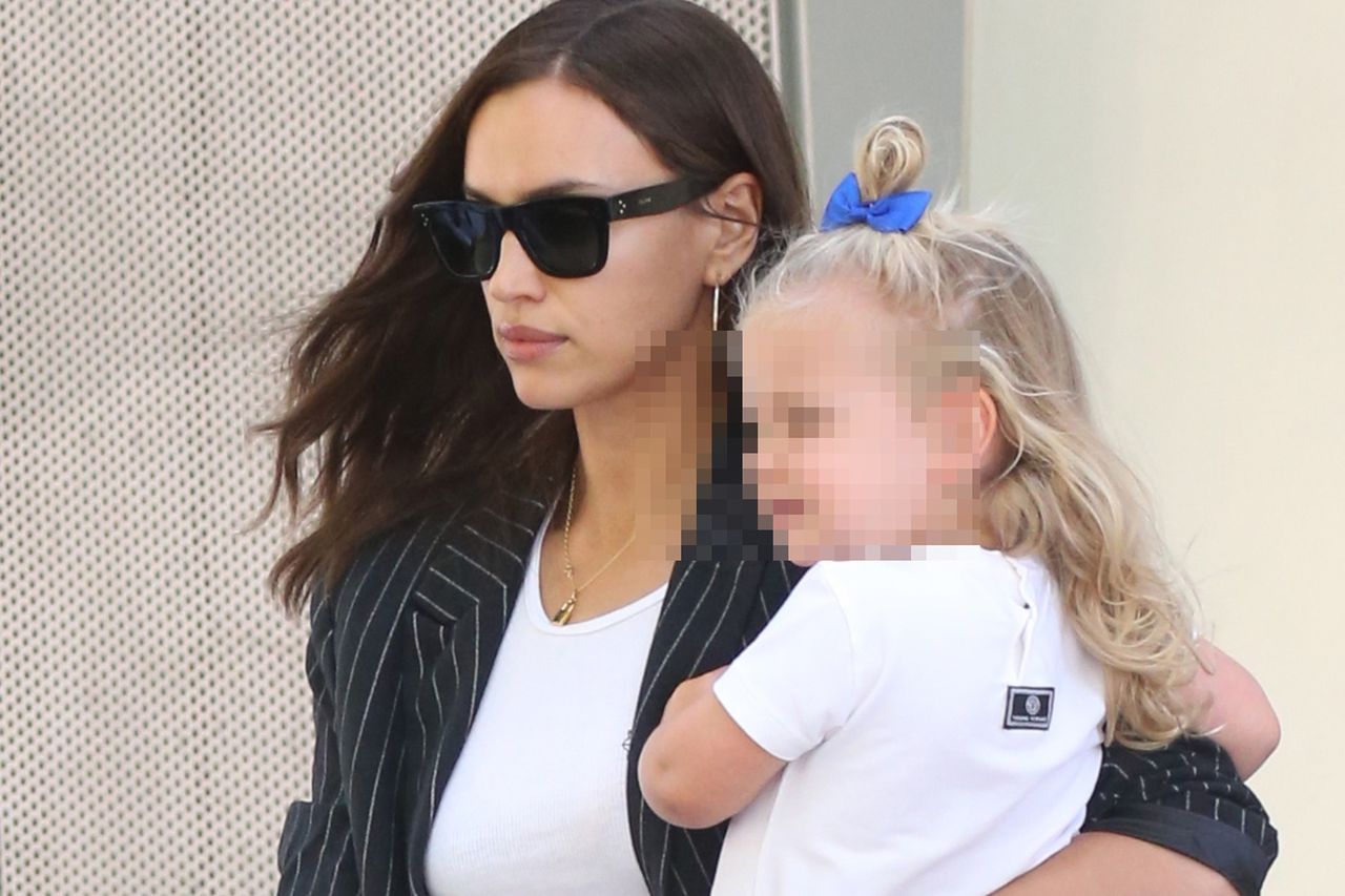 Irina Shayk z córką i matką. Ani śladu po Bradleyu Cooperze