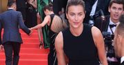 Irina Shayk w Cannes bez ukochanego. Na czerwonym dywanie Pałacu Festiwalowego wsparła się jednak na ramieniu...
