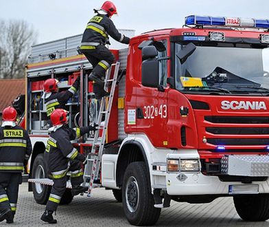 Pożar w bloku w Olsztynie. Gasiło go siedem zastępów straży pożarnej