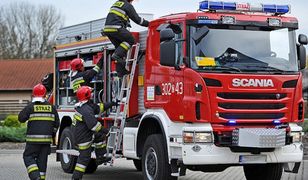 Pod mostem Łazienkowskim spłonęła 5-metrowa łódka. W środku mogli przebywać bezdomni