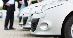 Rośnie sprzedaż nowych aut i import używanych