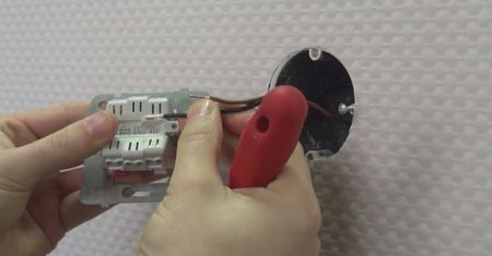 Montaż łącznika elektrycznego krok po kroku