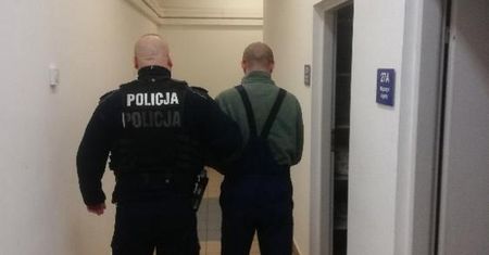 Libiąż. Raniony nożem leżał na chodniku. Policja zatrzymała sprawców
