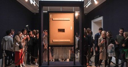 Incydent z obrazem Banksy'ego okazał się fałszem? Anonimowy artysta udostępnia nagranie