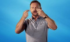 "Wstaw sobie ten różaniec w d...". Skandaliczny atak radnego na Cezarego Pazurę