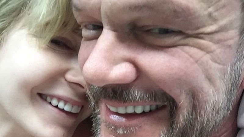 Pazura pokazał selfie. Nie miał na sobie koszulki.