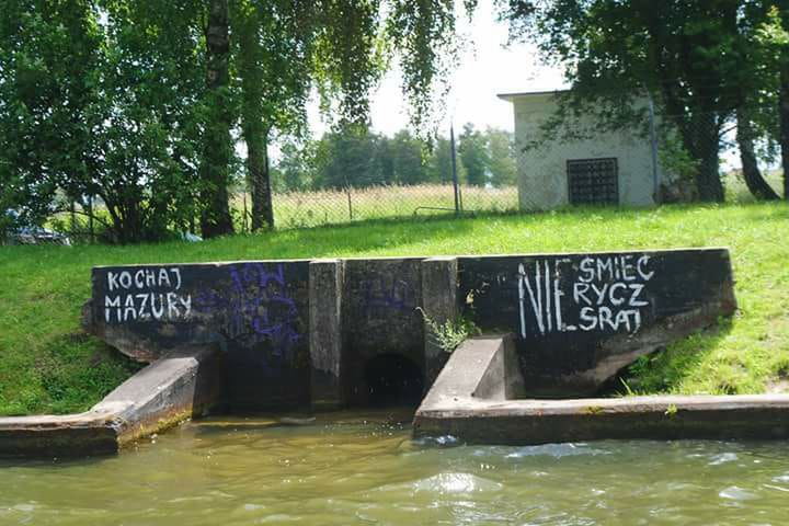 Polacy Mazury kochają. Tylko dlaczego po sobie nie sprzątają?