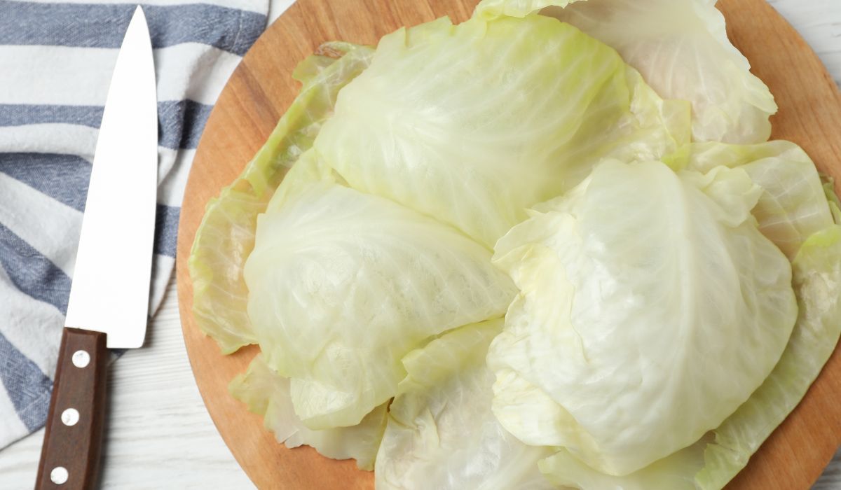 Jak zmiękczyć kapustę do gołąbków? Poznaj prosty patent