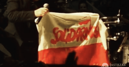 Wielka gwiazda apeluje o wolność w Polsce! Niezwykły gest na koncercie w Amsterdamie! [WIDEO]