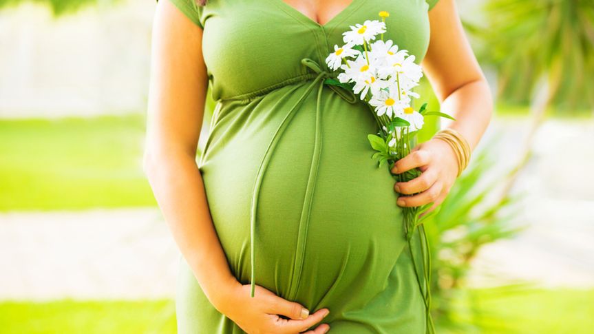 Zadbaj o prawidłową postawę ciała w ciąży.