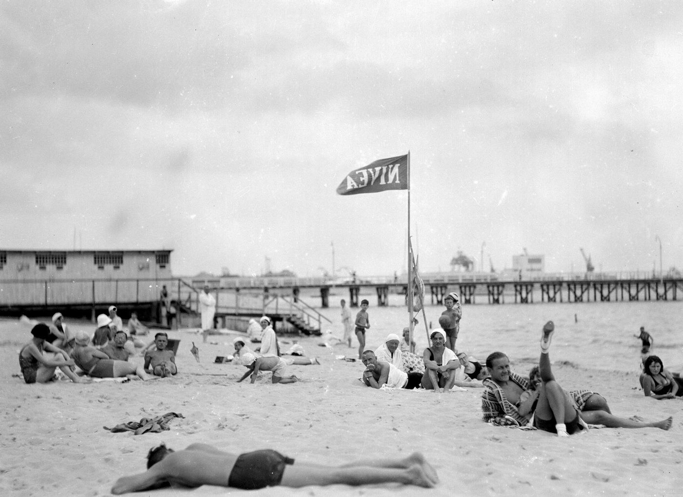 Bałtyk przed wojną był popularnym celem wyjazdów wakacyjnych Polaków. W latach 30. plaże były pełne przedstawicieli wszystkich warstw społecznych 