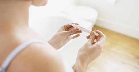 Biodegradowalny test ciążowy. Po użyciu spłukujesz w toalecie