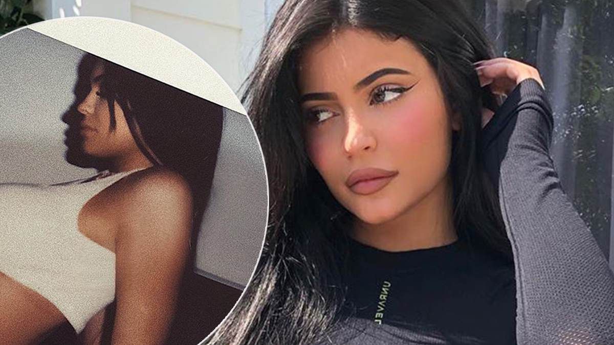 Kylie Jenner pierwszą ciążę długo ukrywała przed mediami. Teraz pokazała duży ciążowy brzuszek