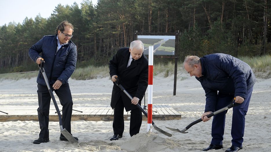Prezesowi PiS towarzyszyli minister Marek Gróbarczyk i kandydat na prezydenta Elbląga Jerzy Wilk