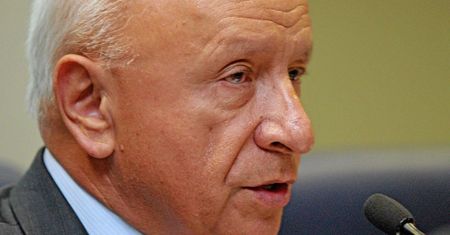 Bogdan Chazan atakuje ws. aborcji. Chce karać nawet taksówkarza