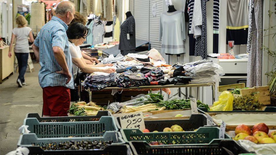 Po ograniczeniu handlu w niedzielę Polacy coraz chętniej kupują na bazarach
