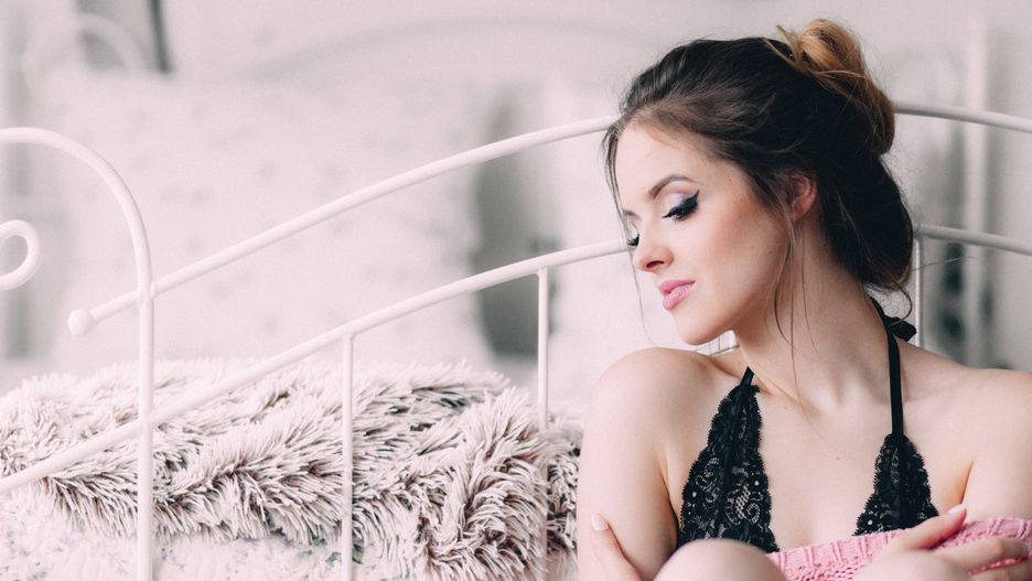 Eleganckie ubrania skutecznie podkreślają kobiecą sylwetkę i urodę