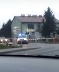 Podkarpacie: karetka utknęła na przejeździe kolejowym