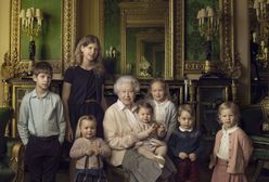 Królowa Elżbieta II w otoczeniu wnuków i prawnuków