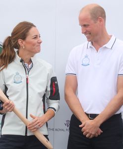 Kate i William z dziećmi znowu widziani w zwykłym samolocie!