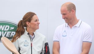 Kate i William z dziećmi znowu widziani w zwykłym samolocie!