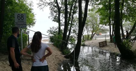 Plaża w Jelitkowie bez dojścia nad morze. Wszystko po to, by była szersza