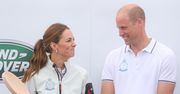Kate i William z dziećmi znowu widziani w zwykłym samolocie!