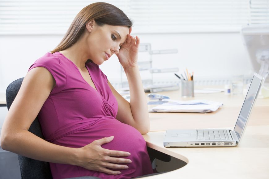 Wpływ stresu na ciążę - ciężarna w pracy 
