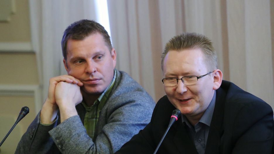 Dymitr Książek oraz Piotr Walentynowicz podczas posiedzenia Parlamentarnego Zespołu ds. Zbadania Przyczyn Katastrofy Tu-154 w kwietniu 2013 r.