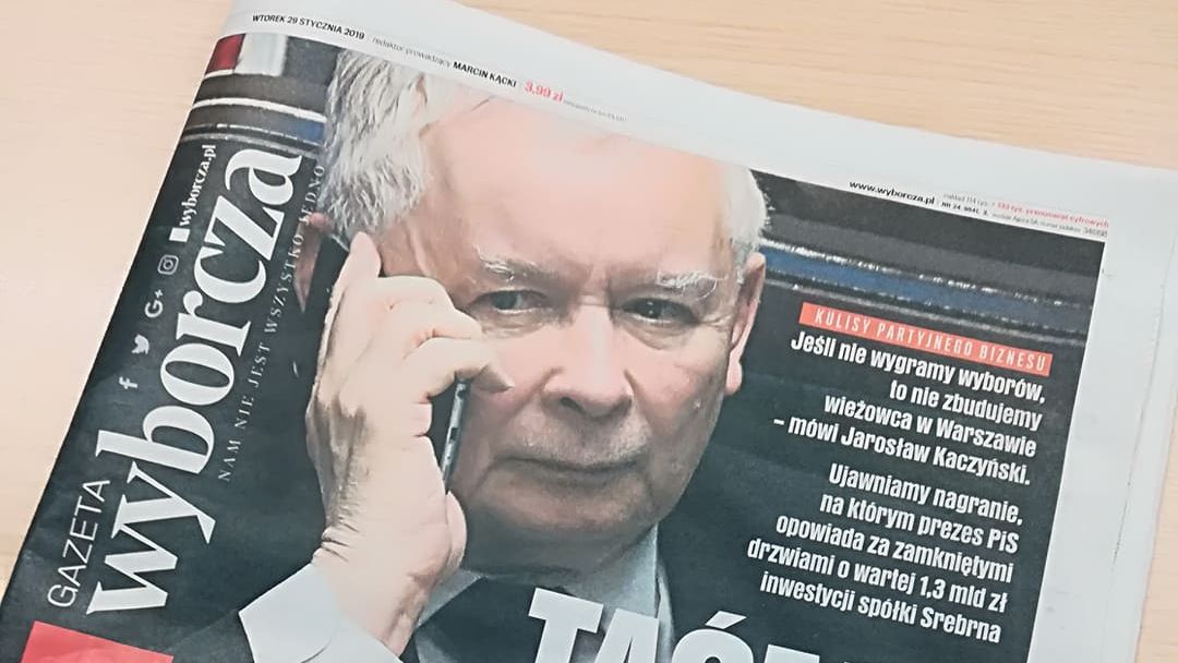 Na kilku stronach "Gazeta Wyborcza" opisuje niejasną sytuację wokół budowy zapowiedzianych przez spółkę Srebrna wieżowców 