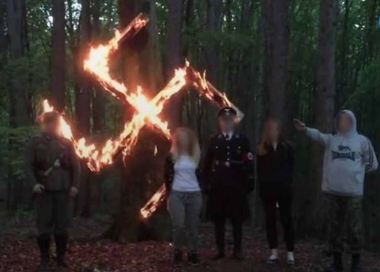 "Za…ć go nożem". Skandaliczne słowa pod adresem Tuska wykrzyczała pracownica sądu